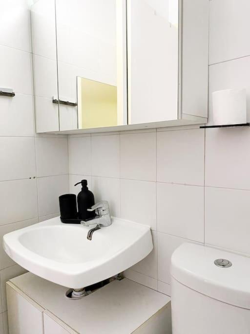 Appartement Piece Cosy A 5 Min De La Tour Eiffel A Pied Paris
