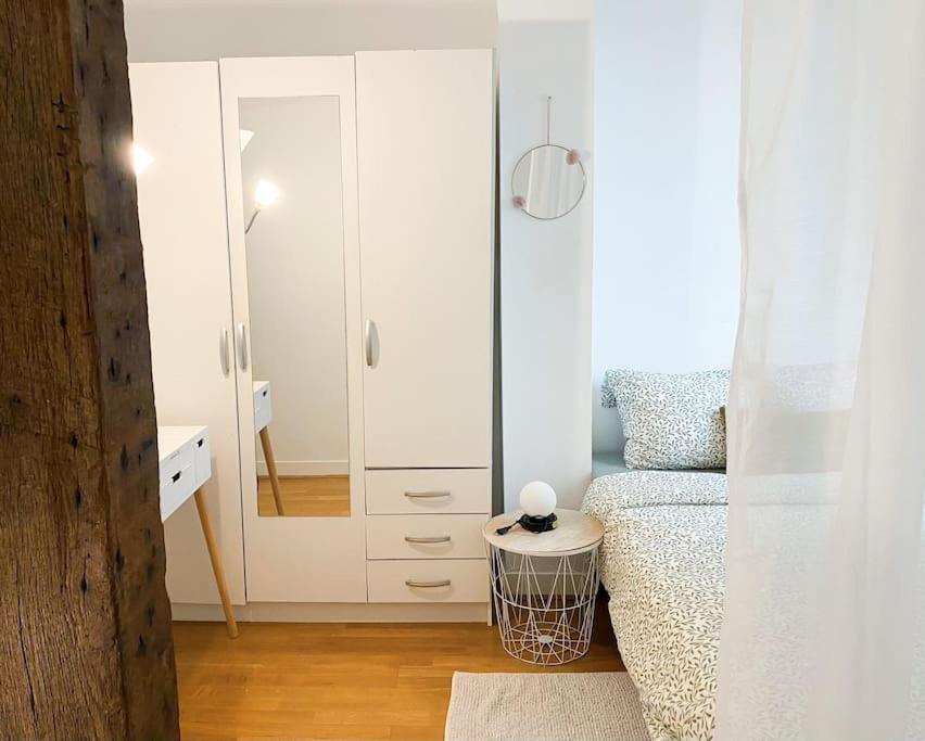 Piece Cosy A 5 Min De La Tour Eiffel A Pied Appartement